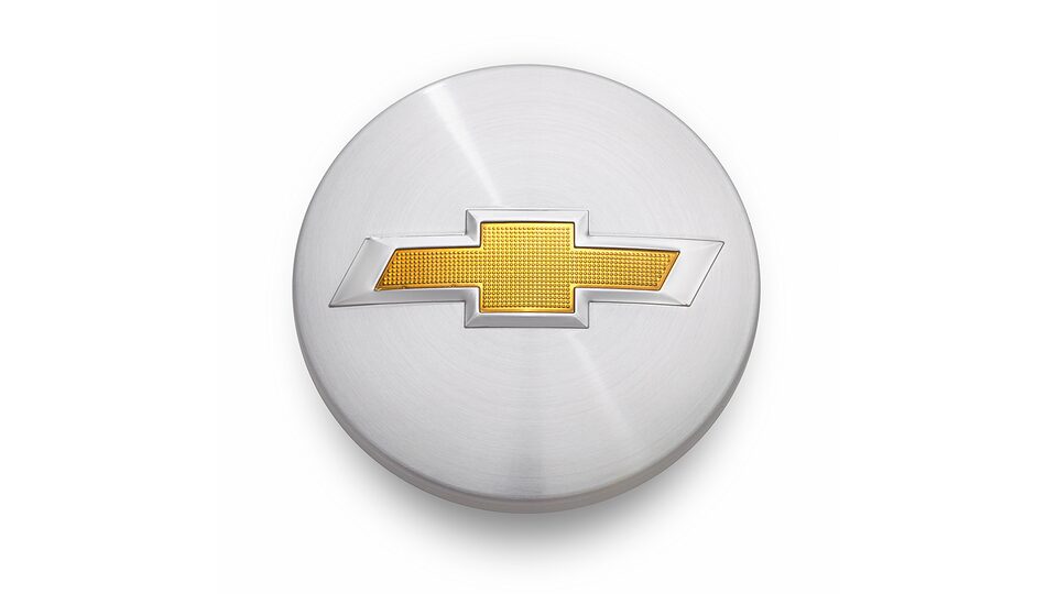 Centro de rin color cromo con logo Chevrolet