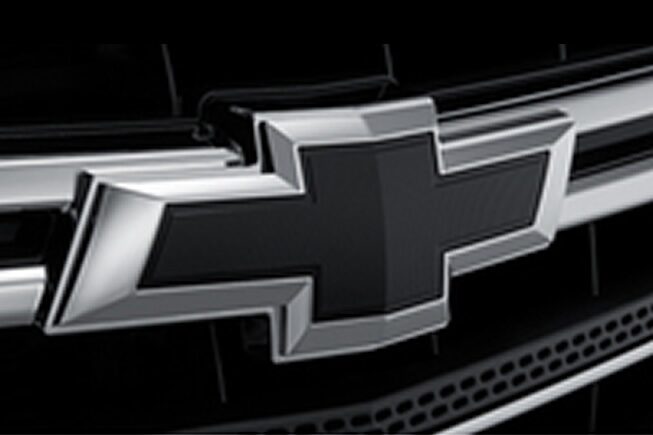 Emblema Chevrolet color negro