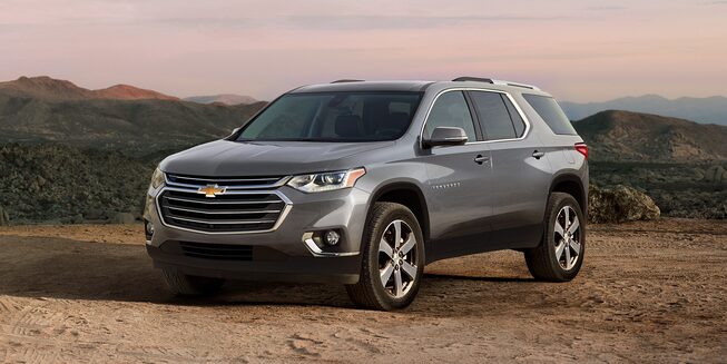 Chevrolet Traverse 2021 SUV para 8 pasajeros incluye parrilla con contorno y barras cromadas