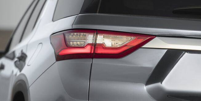 Faros traseros y luces Stop con acento en LED