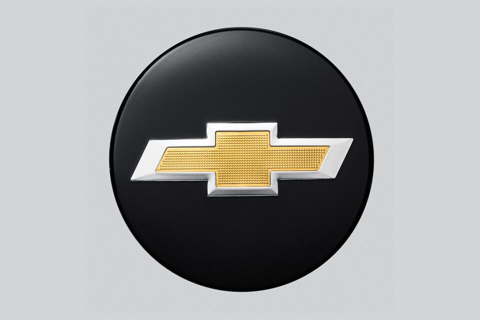 Centro de rin color negro con emblema Chevrolet es un accesorio exterior