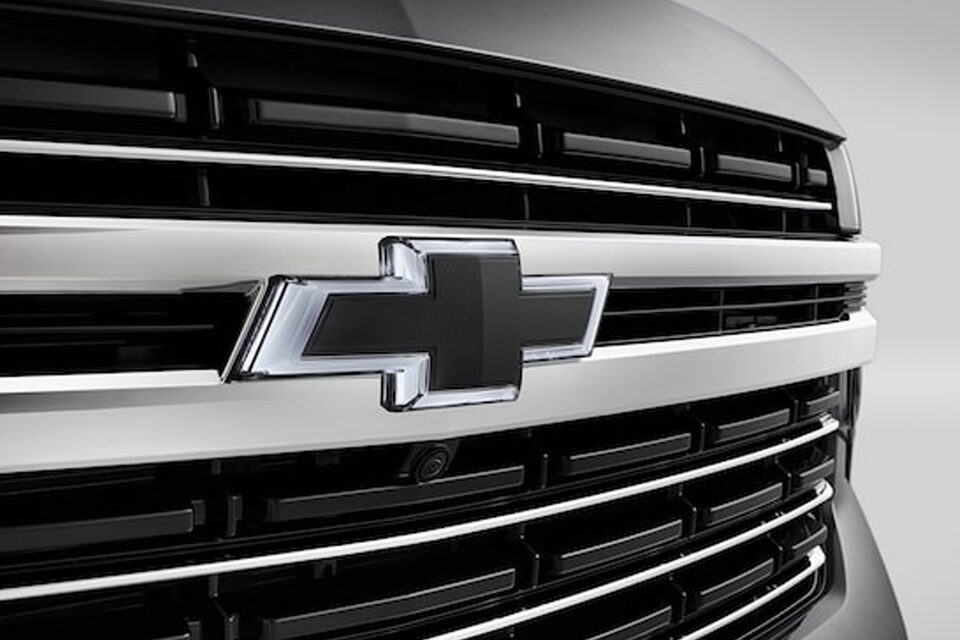 Emblema Chevrolet color negro es un accesorio exterior