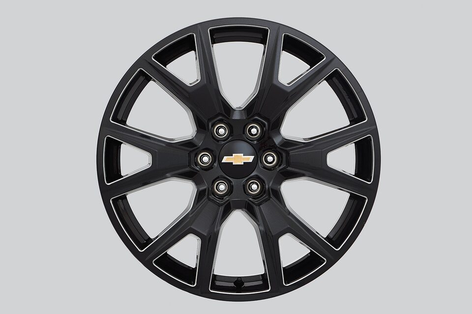 Rin en aluminio de 22 pulgadas color negro con acentos cromo es un accesorio exterior
