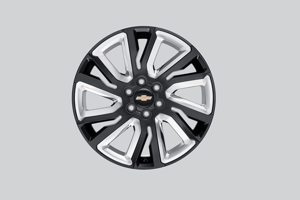 Rin en aluminio de 22 pulgadas color negro con insertos en cromo es un accesorio exterior