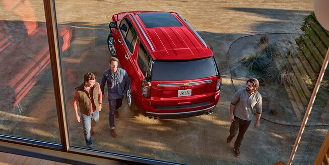 Chevrolet Tahoe 2022, SUV con 3 filas de asientos incluye cajuela manos libres y quemacocos panorámico