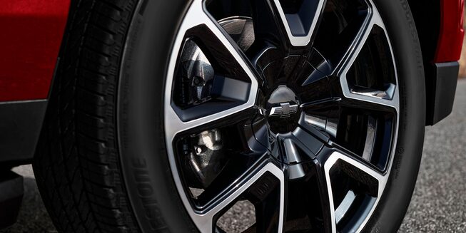 Chevrolet Tahoe 2022, SUV con 3 filas de asientos incluye rines en aluminio de 22 pulgadas