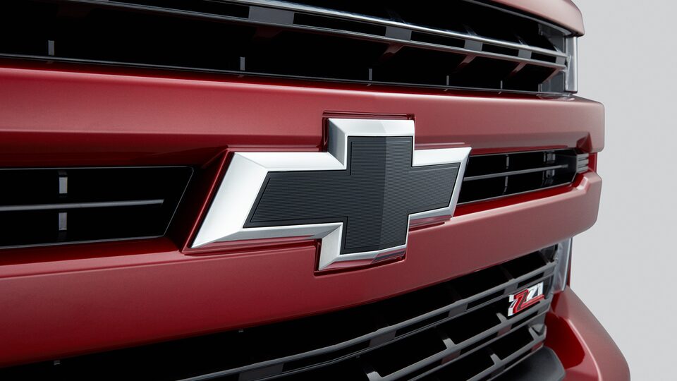 Emblema Chevrolet negro para Silverado