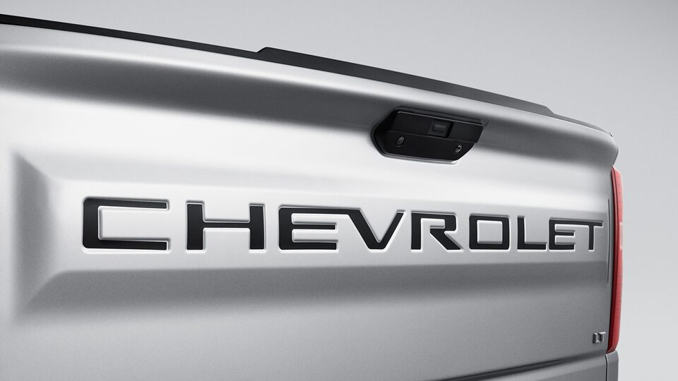 Letras Chevrolet color negro para puerta de caja