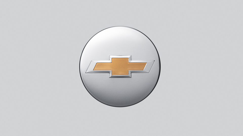 Centro de rin acabado en aluminio con logotipo de Chevrolet