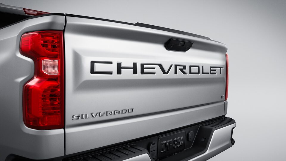 Letras Chevrolet color negro para puerta de caja