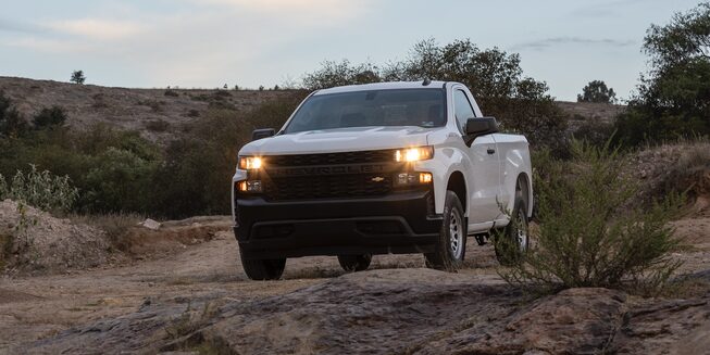 Chevrolet Silverado 2021, transmisión automática de 6 velocidades con modo manual