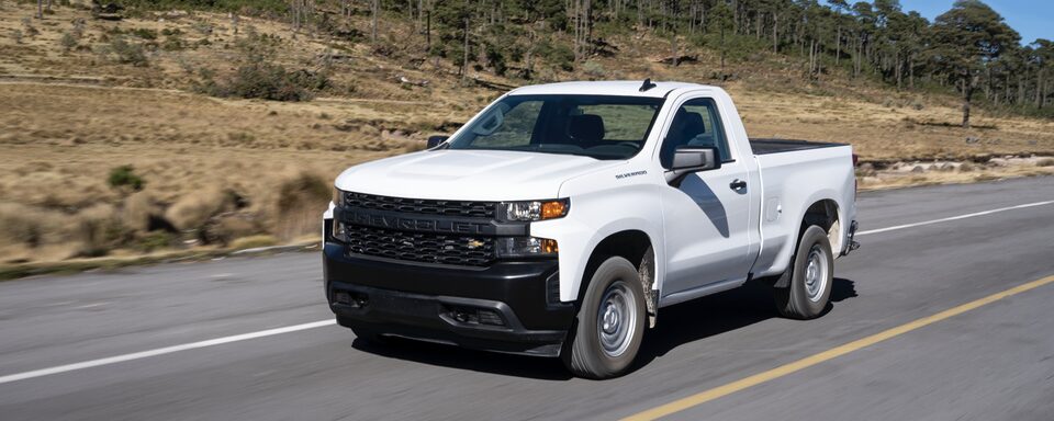 Seguridad integrada en Chevrolet Silverado 2021 con 6 bolsas de aire, StabiliTrak y frenos ABS en las 4 llantas