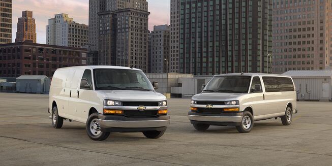 Chevrolet Express 2021 camioneta van para carga y pasajeros incluye puertas con seguros eléctricos
